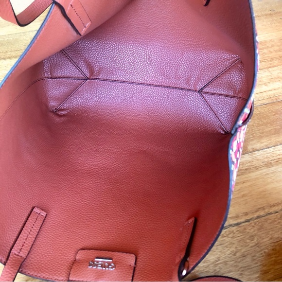 Guess Bobbi reversible tote bag - Picture 7 of 7